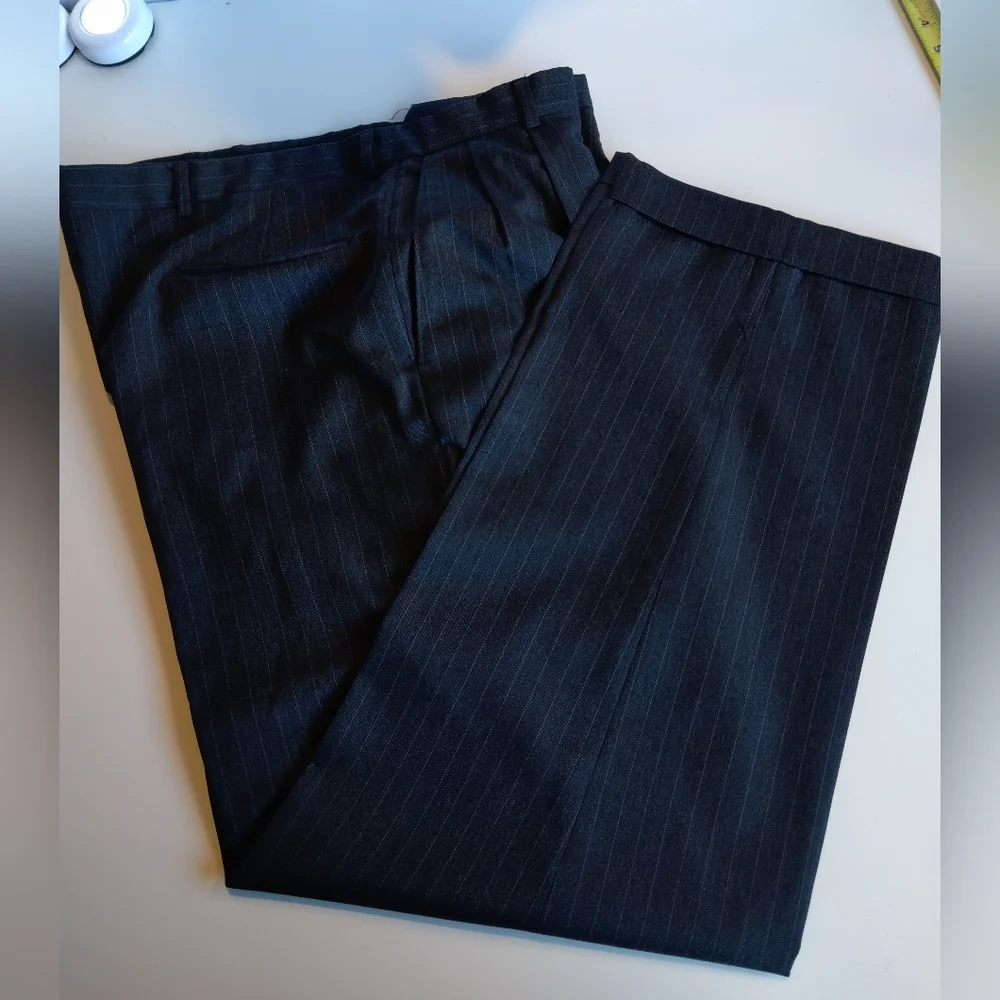 Suits - Picture 5 of 10